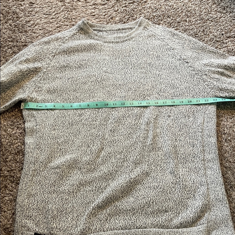 Stylish Gray Crewneck Sweater with Black Detail - Picture 6 of 6
